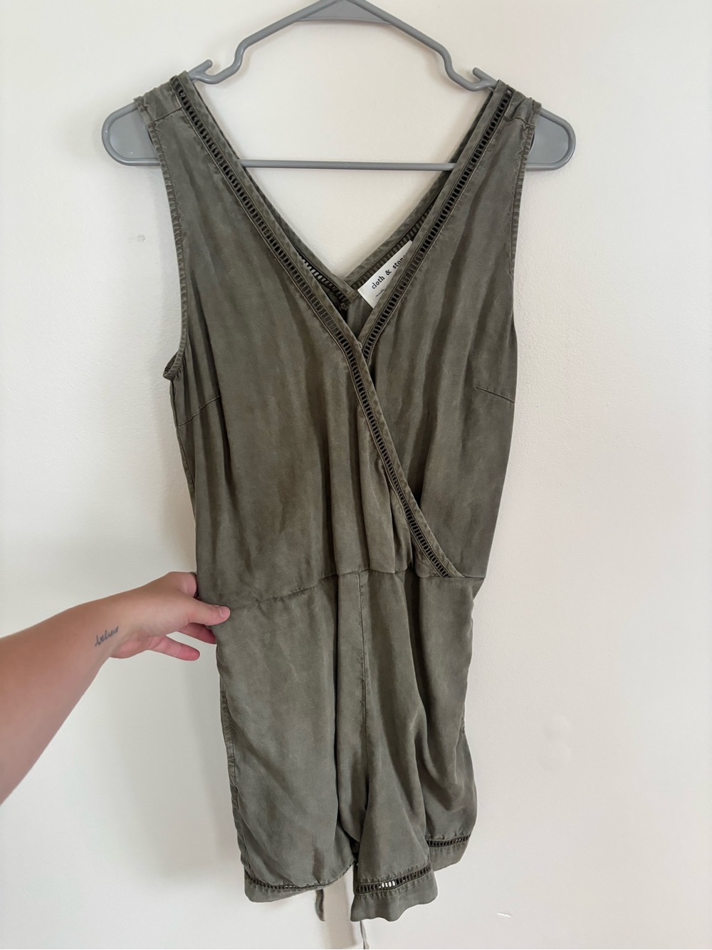 Cloth & Stone Sleeveless Olive Wrap Romper